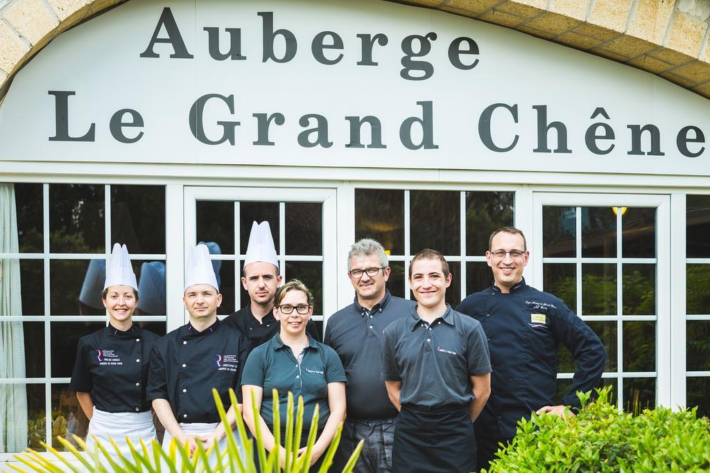 Auberge Du Grand Chene Sillans la Cascade Bagian luar foto