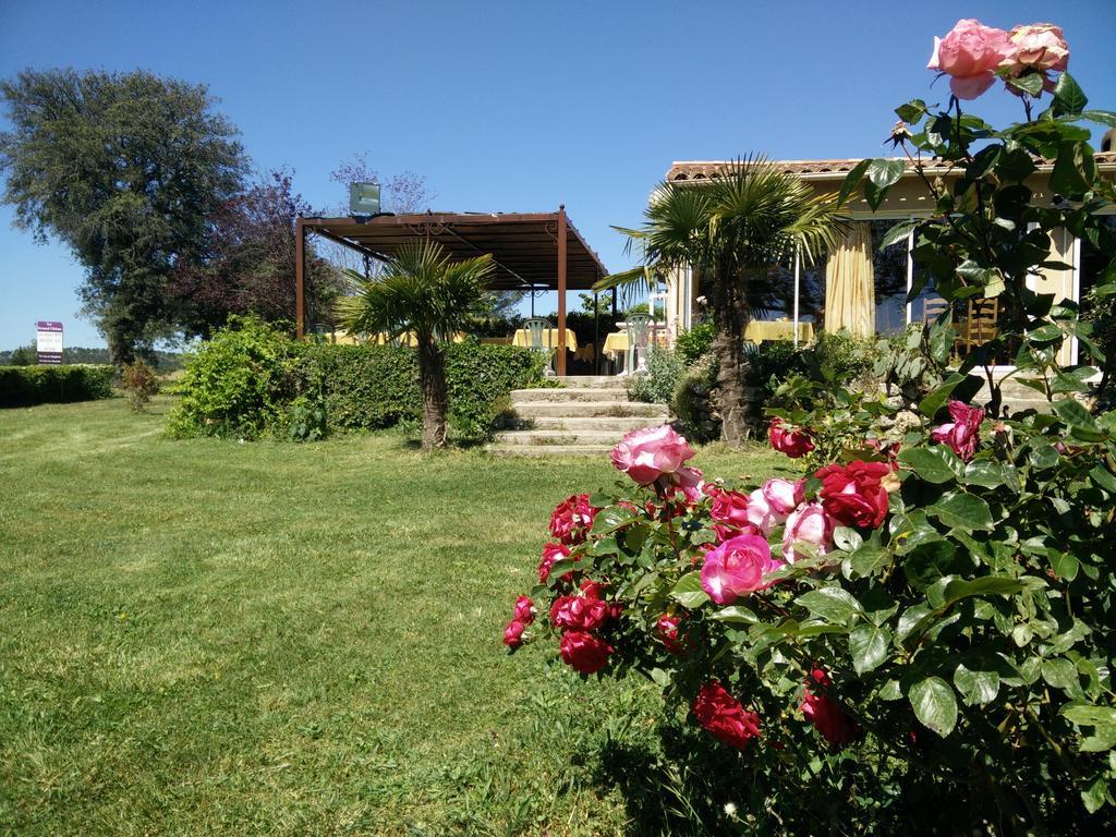 Auberge Du Grand Chene Sillans la Cascade Bagian luar foto